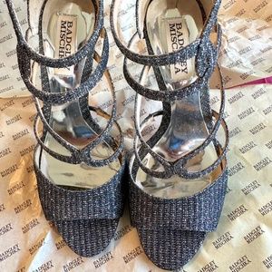 BADGLEY MISCHKA DEVON caged pump. Worn once. Charcoal/gray sparkle SIZE 6